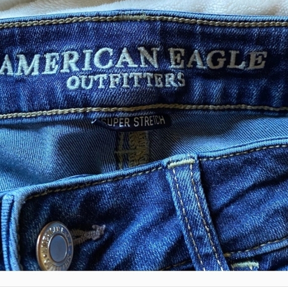 American Eagle Size 4 Medium To Dark Wash. These Are Pre Blue Straight Leg Jeans - Picture 4 of 5